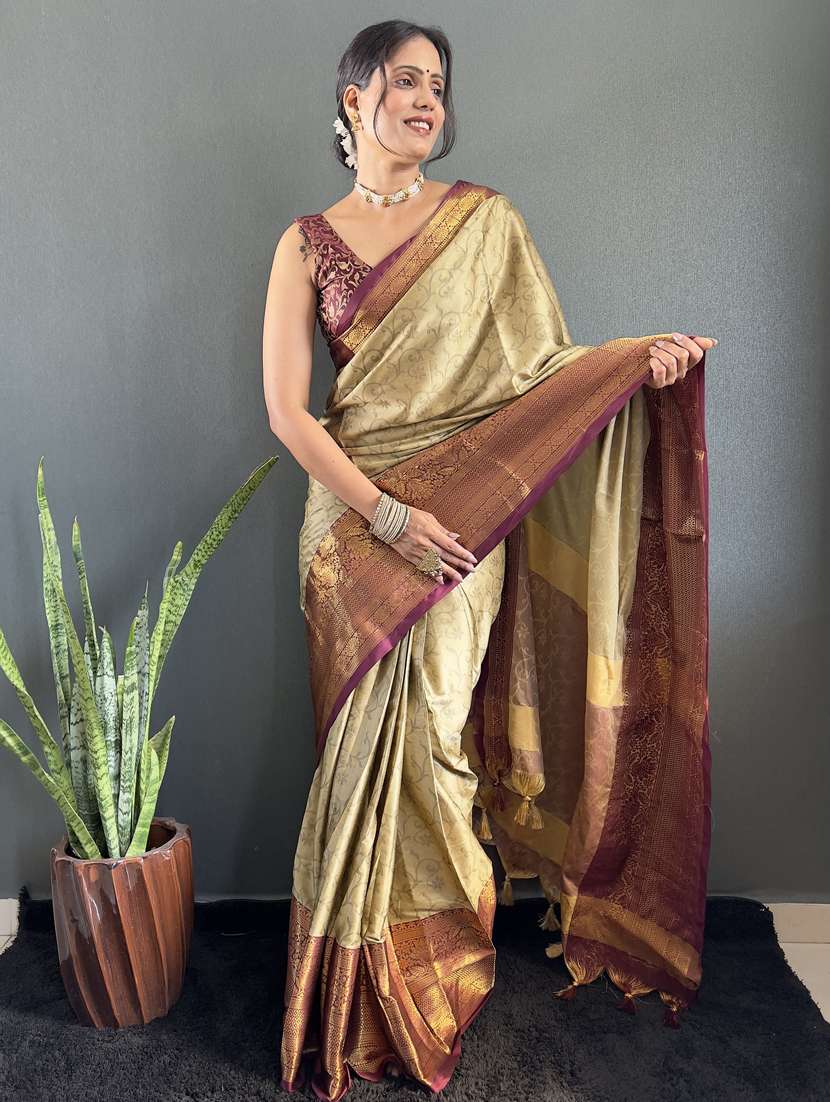 women self design bordered saree with blouse - 22041808 -  Standard Image - 1