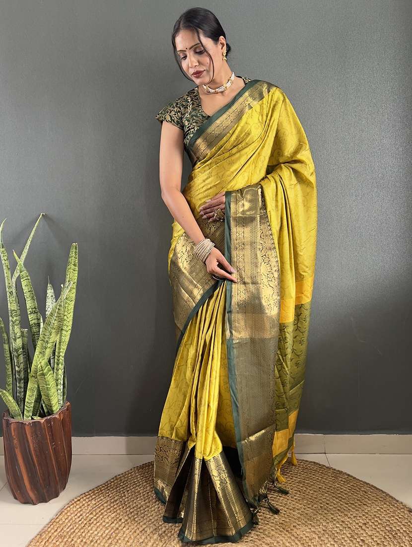 women self design bordered saree with blouse - 22041812 - Standard Image - 4