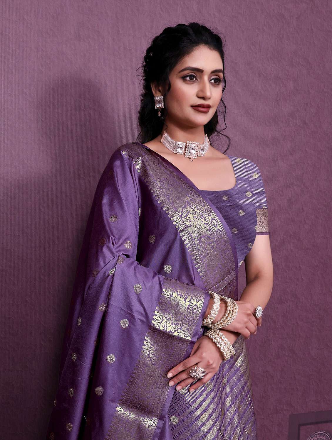 women self design banarasi saree with blouse - 22041823 - Standard Image - 4