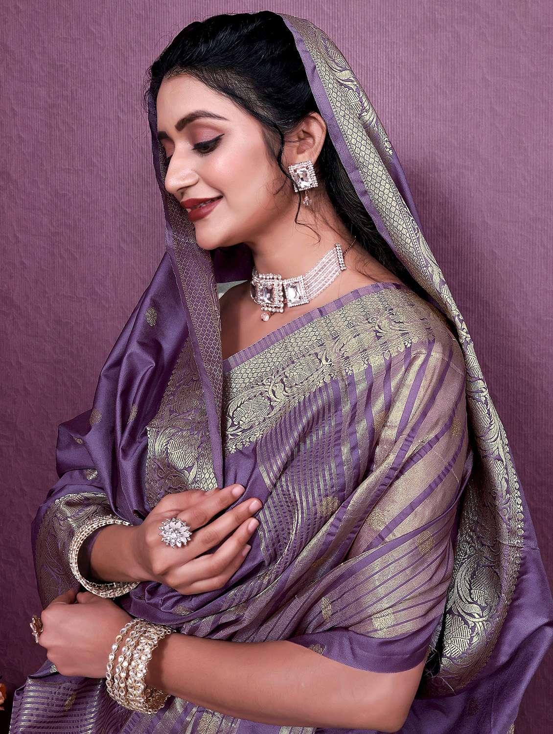 women self design banarasi saree with blouse - 22041827 - Standard Image - 4