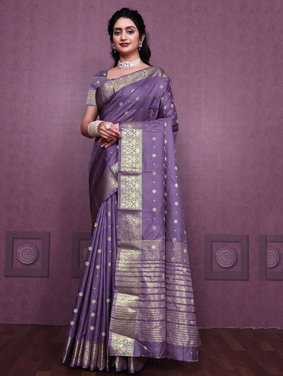 women self design banarasi saree with blouse - 22041831 - Zoom Image - 0