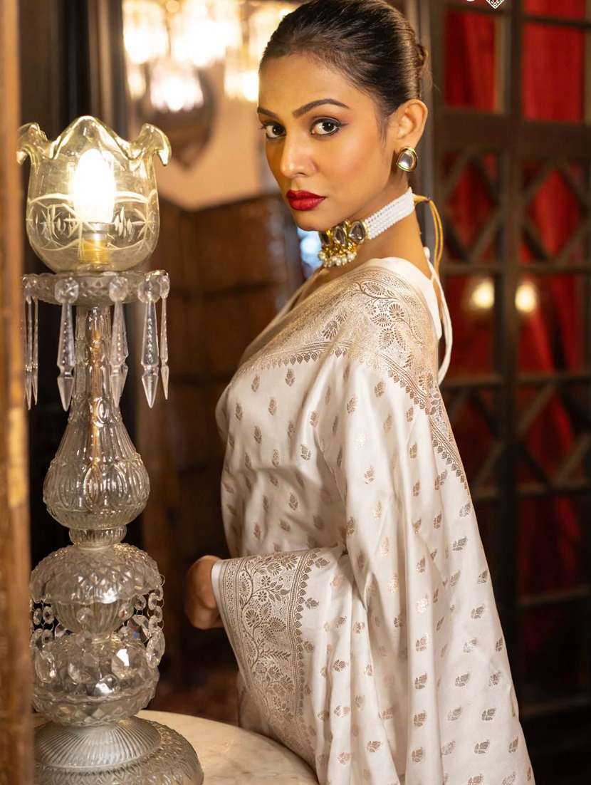 women self design banarasi saree with blouse - 22041833 -  Standard Image - 1