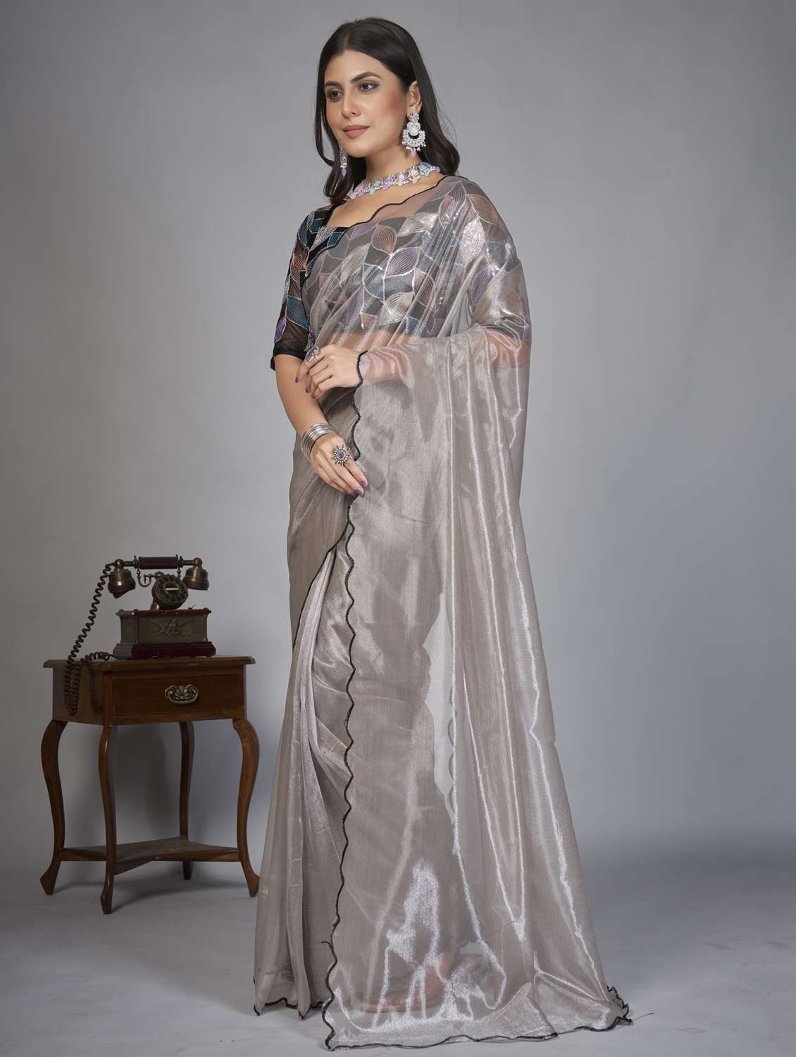 women solid plain saree with blouse - 22041893 -  Standard Image - 1