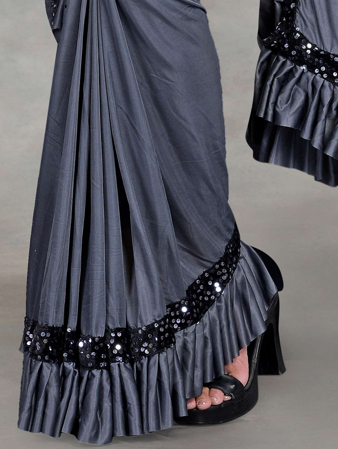 women solid with ruffle bordered saree with blouse - 22041939 -  Standard Image - 4