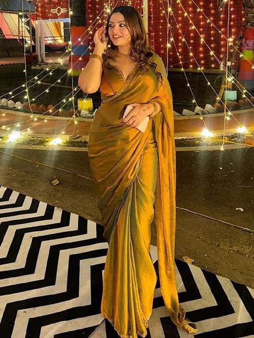 women solid with embellished bordered saree with blouse - 22041966 - Standard Image - 0