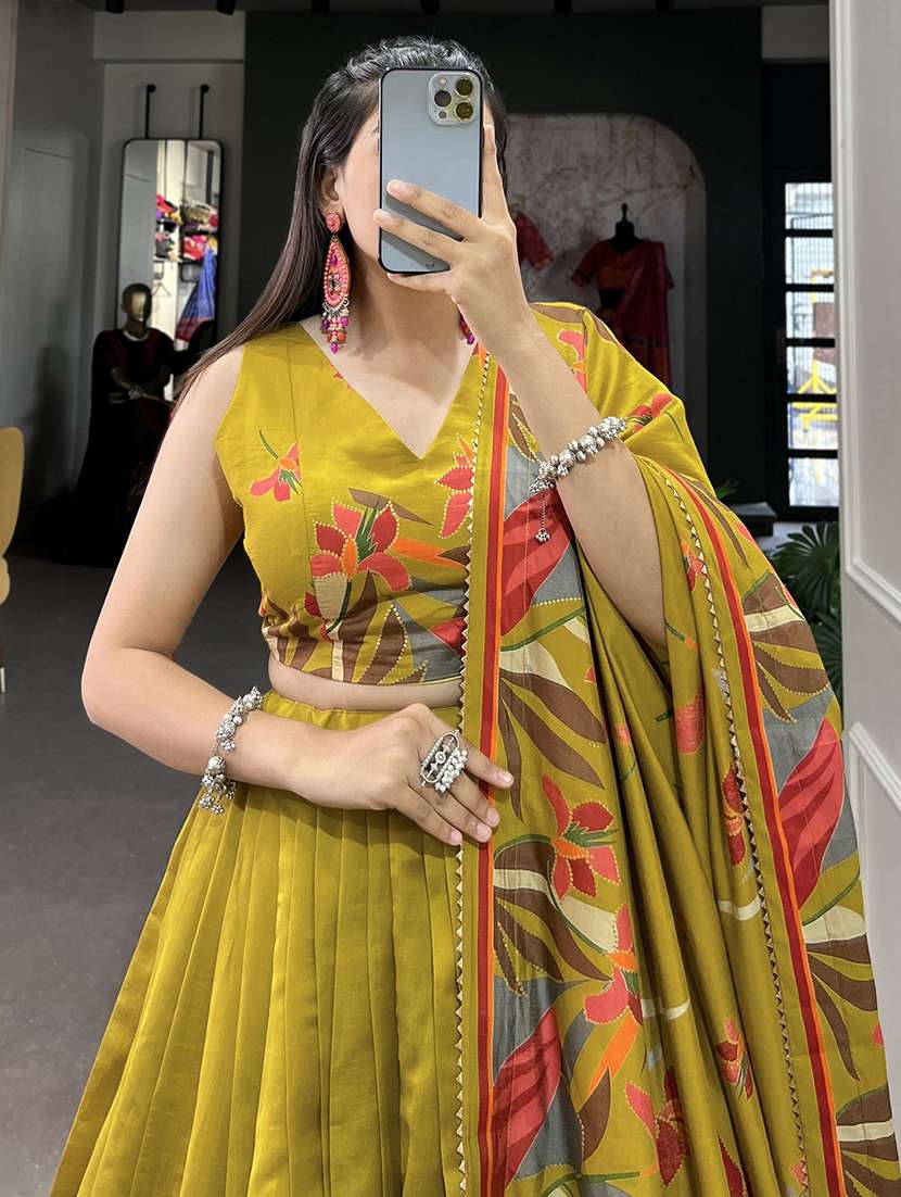 women printed flared lehenga choli with duppata set - 22041989 -  Standard Image - 4