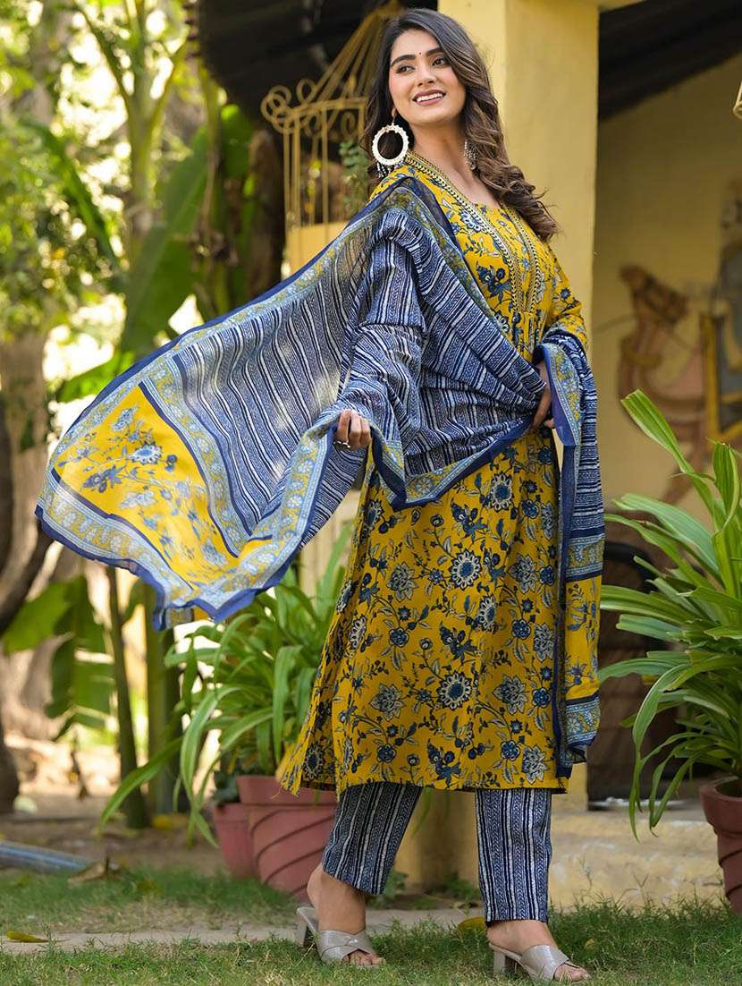 women printed three quarter sleeve kurta pant with dupatta set - 22042178 - Standard Image - 1