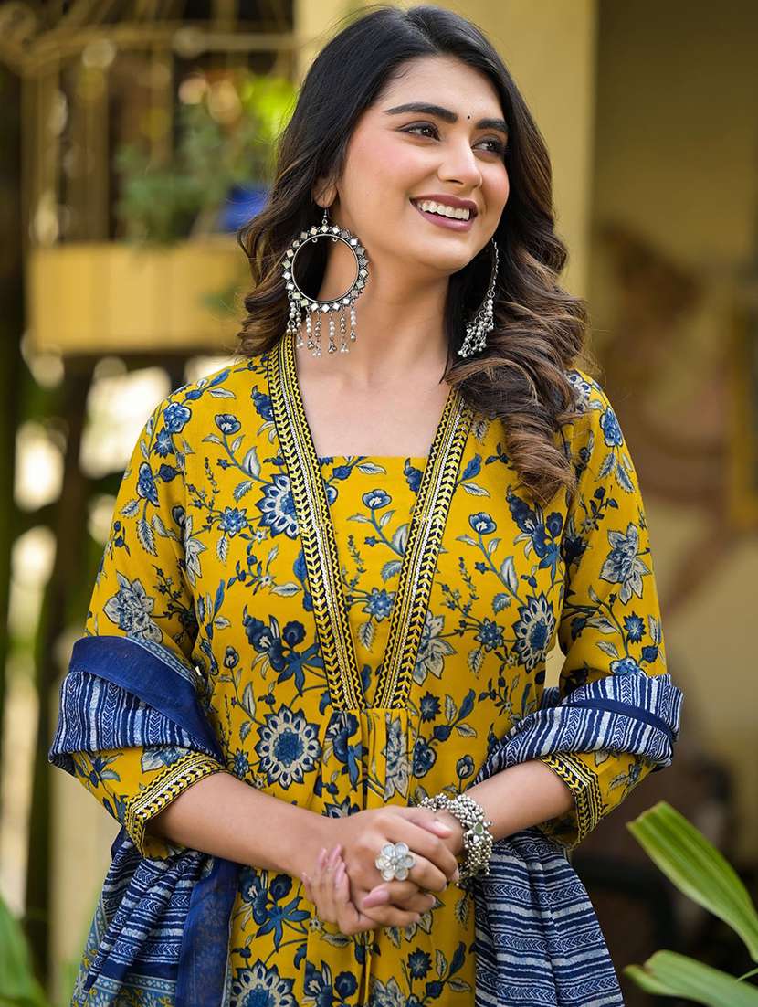 women printed three quarter sleeve kurta pant with dupatta set - 22042178 - Standard Image - 4