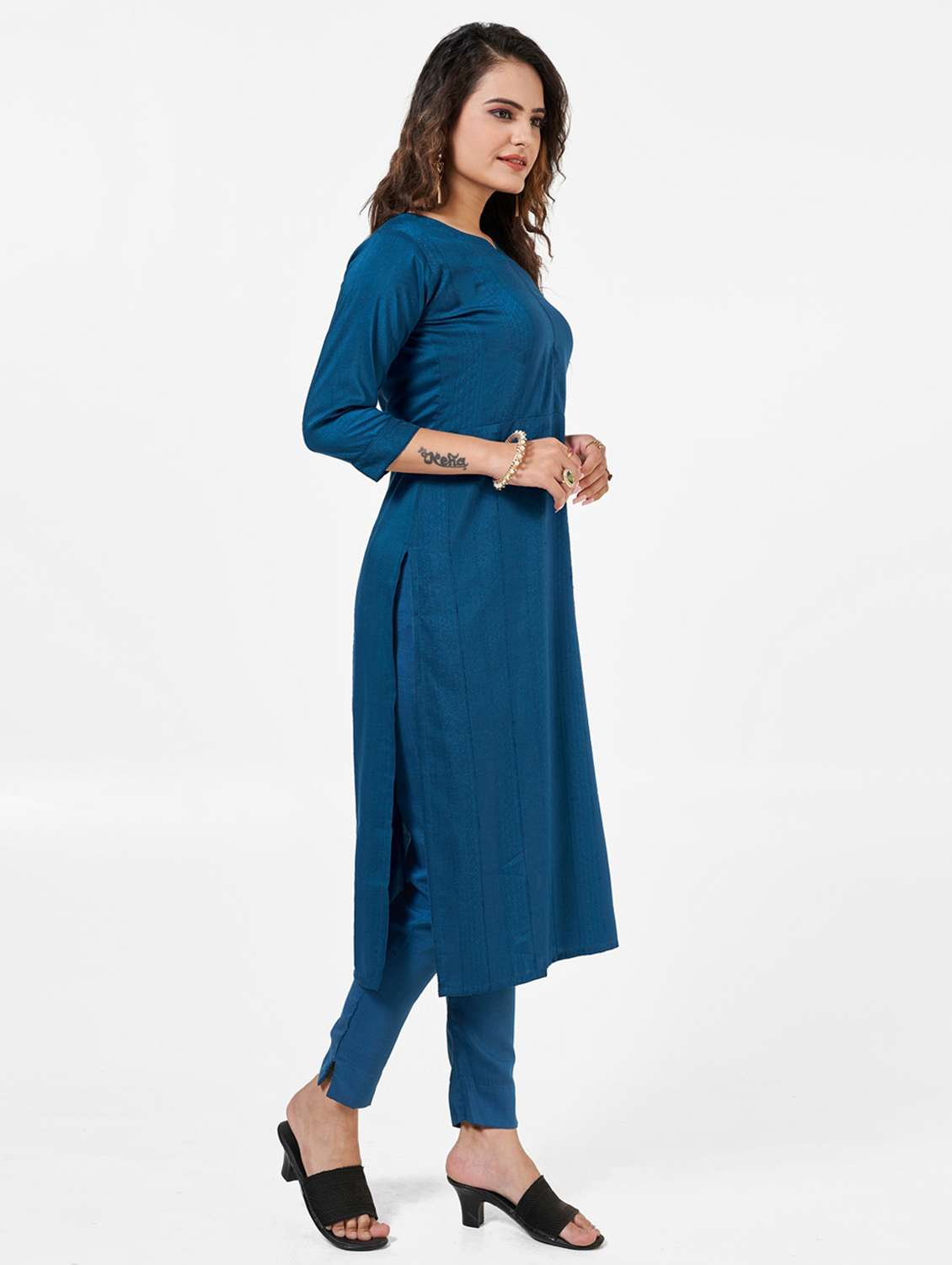 women self design three quarter sleeve kurta pant set - 22042228 -  Standard Image - 1