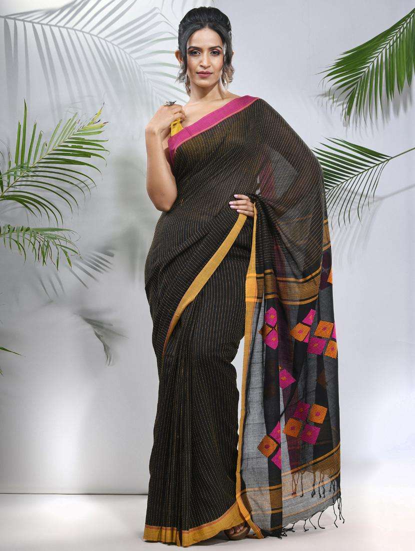 women self design handloom saree with blouse