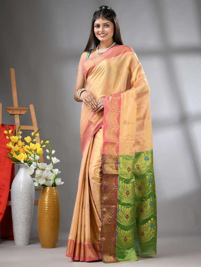 women self design bordered saree with blouse