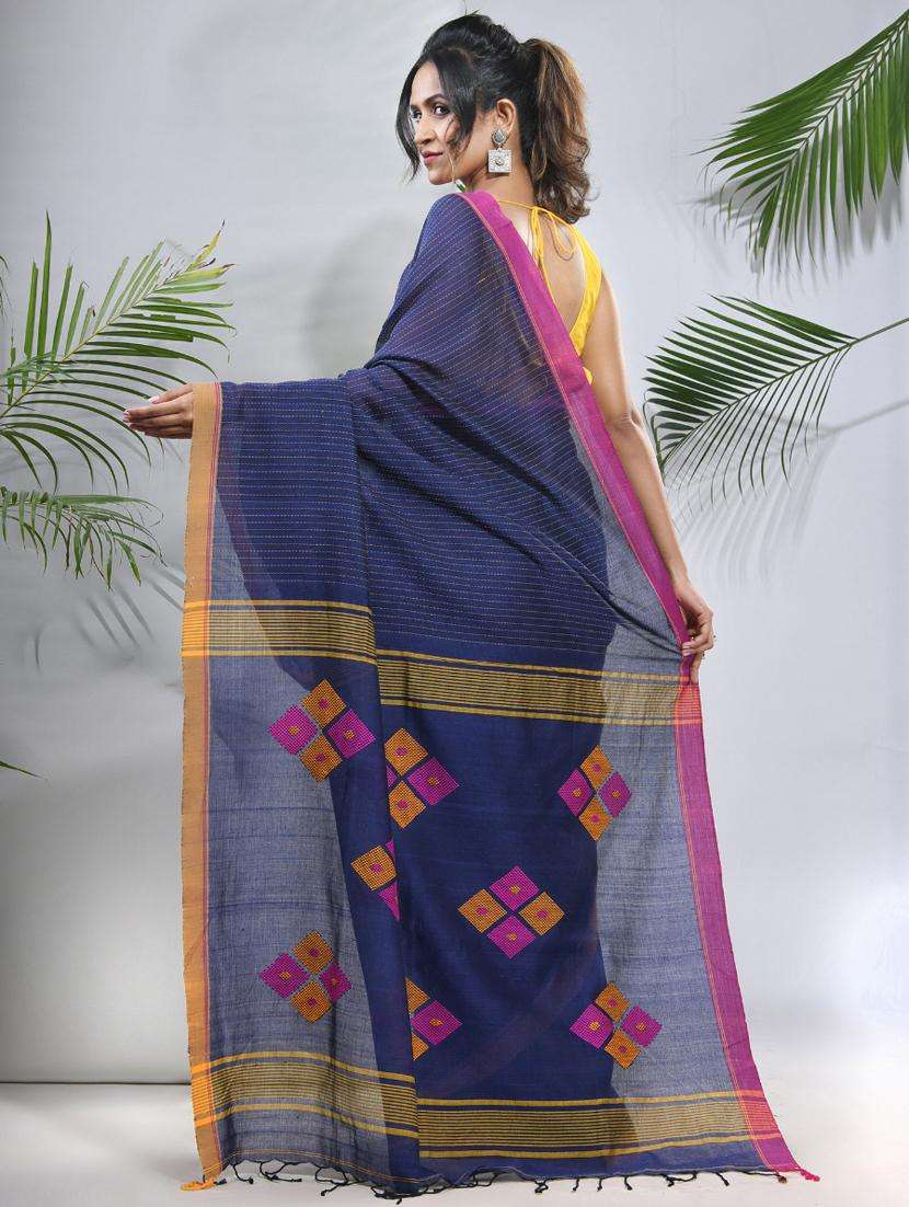 women striped handloom saree with blouse - 22042931 -  Standard Image - 1