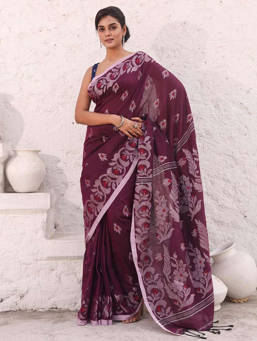 women self design handloom saree with blouse