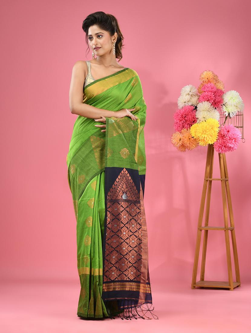 women self design handloom saree with blouse - 22043085 - Zoom Image - 0