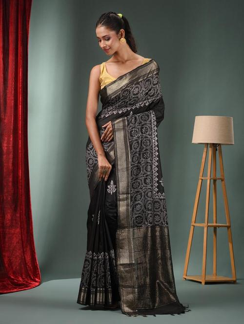 women printed bordered saree with blouse - 22043110 - Standard Image - 0