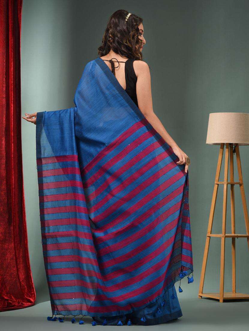 women solid with striped pallu handloom saree with blouse - 22043139 -  Standard Image - 1