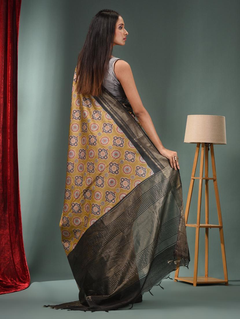 women printed handloom saree with blouse - 22043155 - Standard Image - 1