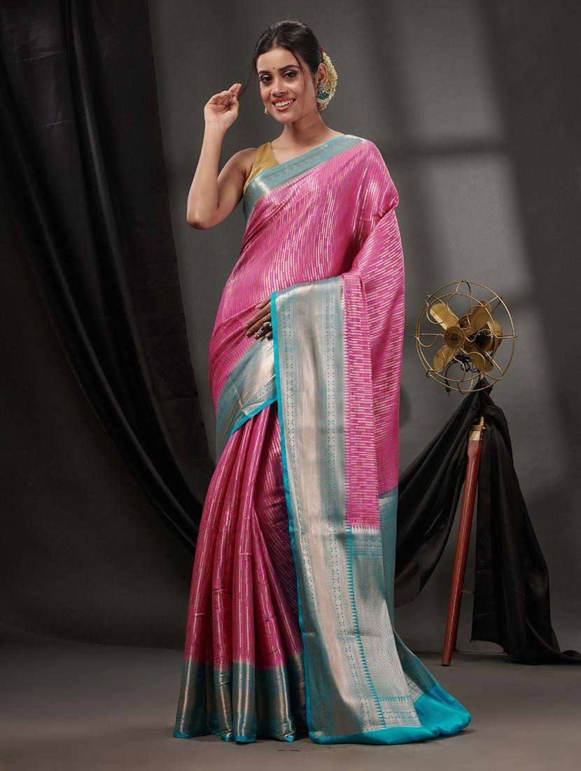 women self design bordered saree with blouse