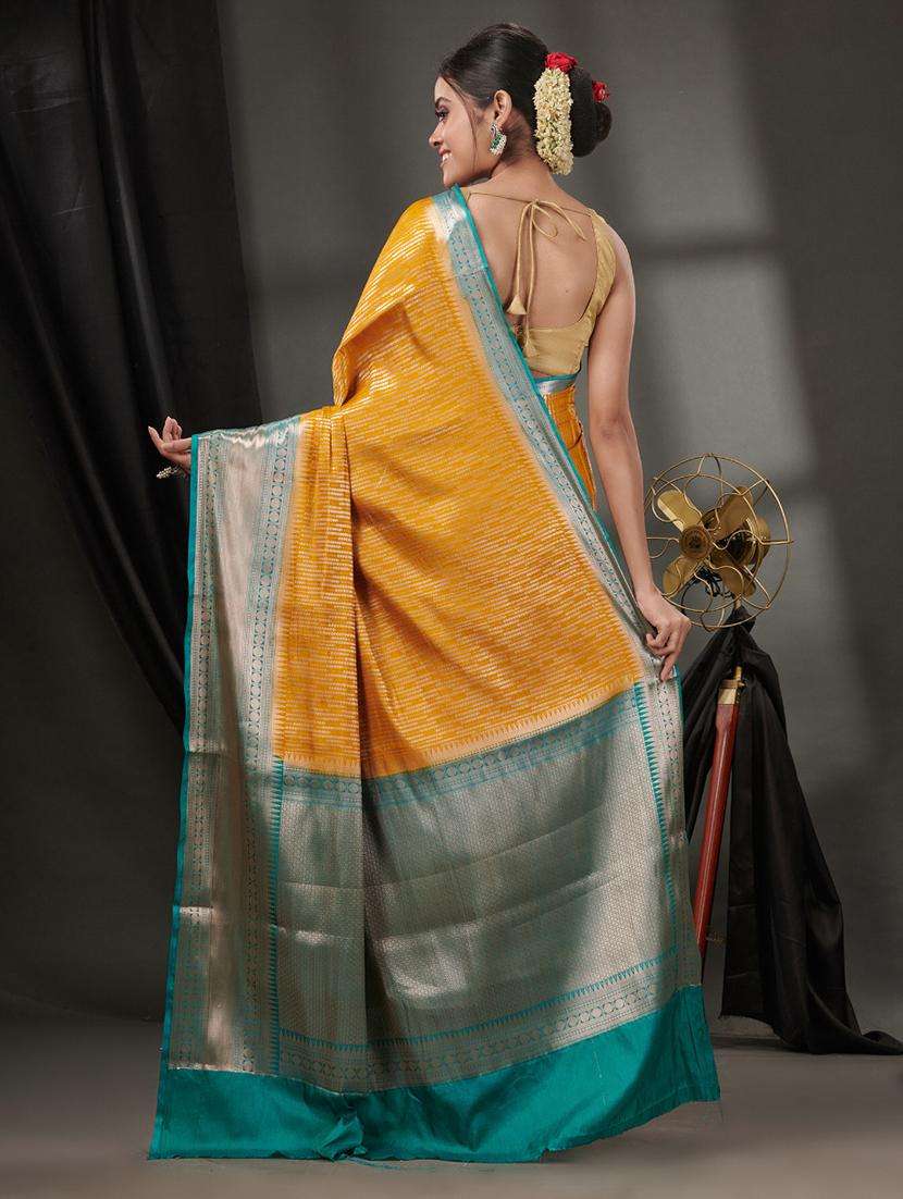 women self design bordered saree with blouse - 22043188 -  Standard Image - 1