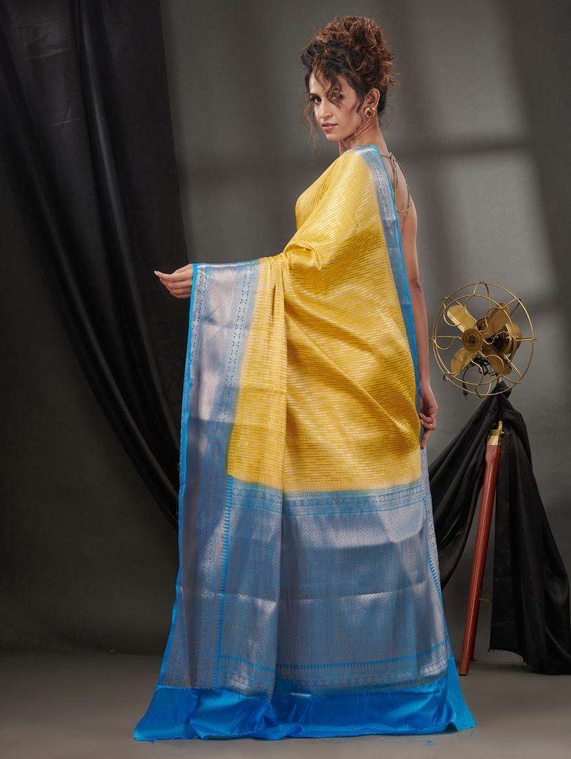 women self design handloom saree with blouse - 22043192 -  Standard Image - 1