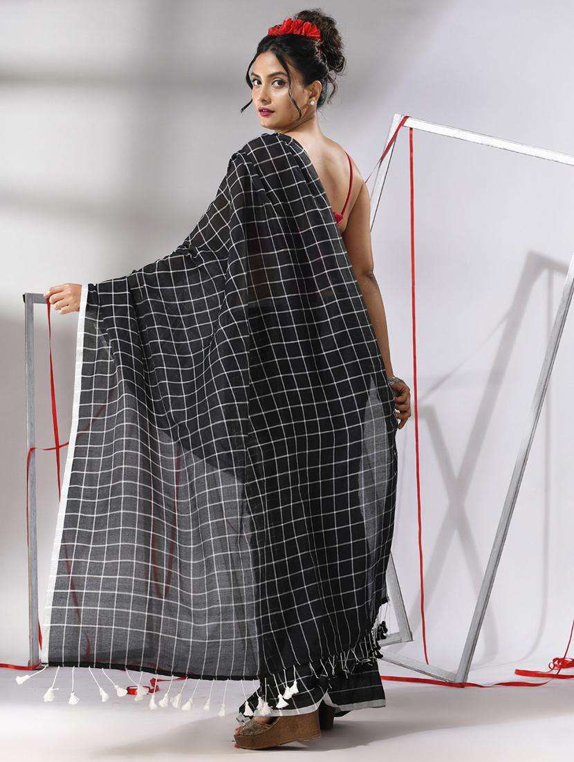 women checkered handloom saree with blouse - 22043228 -  Standard Image - 1