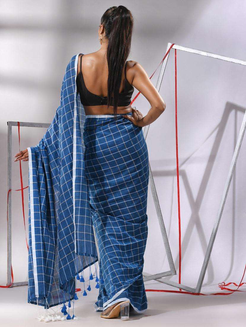 women checkered handloom saree with blouse - 22043231 -  Standard Image - 1