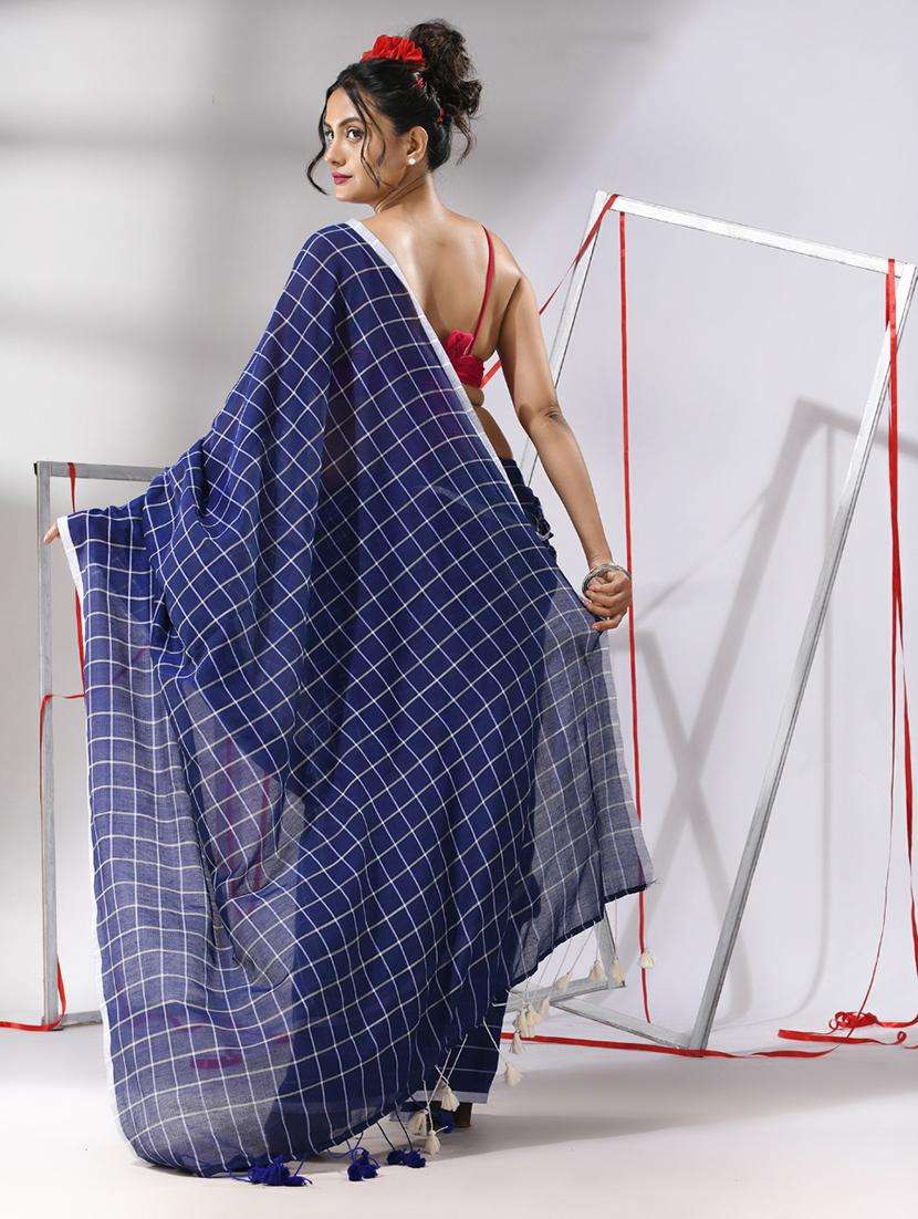 women checkered handloom saree with blouse - 22043233 -  Standard Image - 1