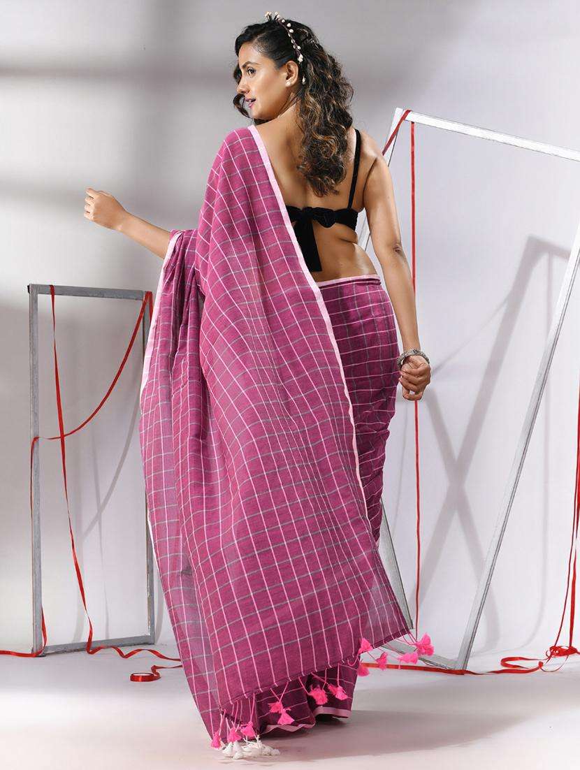 women checkered handloom saree with blouse - 22043235 -  Standard Image - 1
