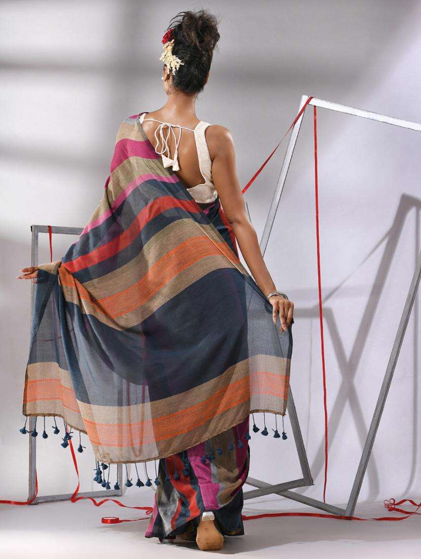 women color block handloom saree with blouse - 22043324 -  Standard Image - 1