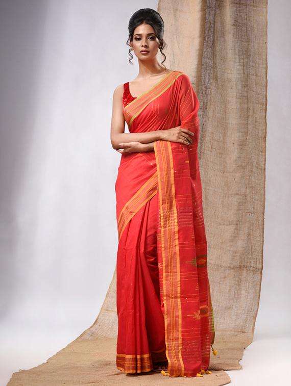 women self design handloom saree with blouse