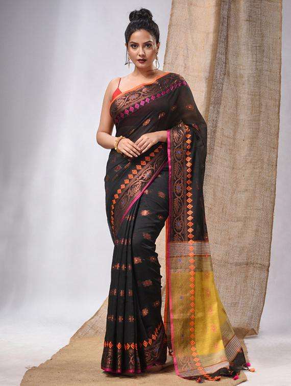 women self design handloom saree with blouse