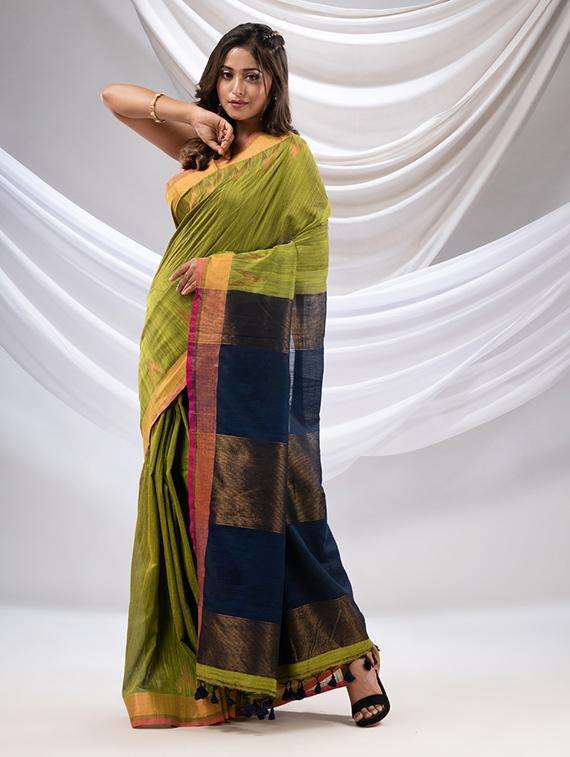 women self design handloom saree with blouse - 22043584 - Standard Image - 1