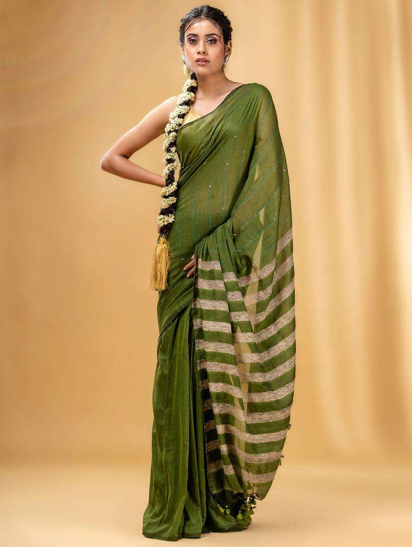 women self design handloom saree with blouse