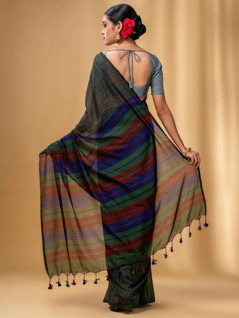 women striped handloom saree with blouse - 22043740 -  Standard Image - 1