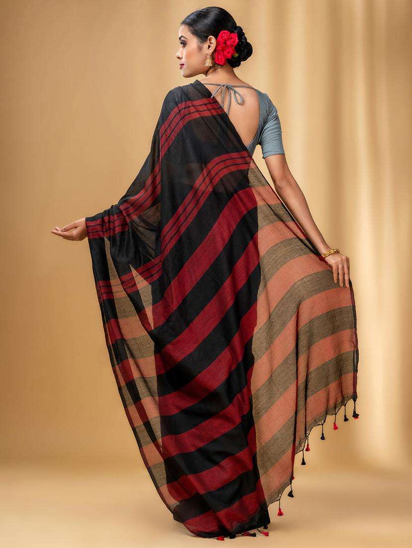 women striped handloom saree with blouse - 22043747 -  Standard Image - 1