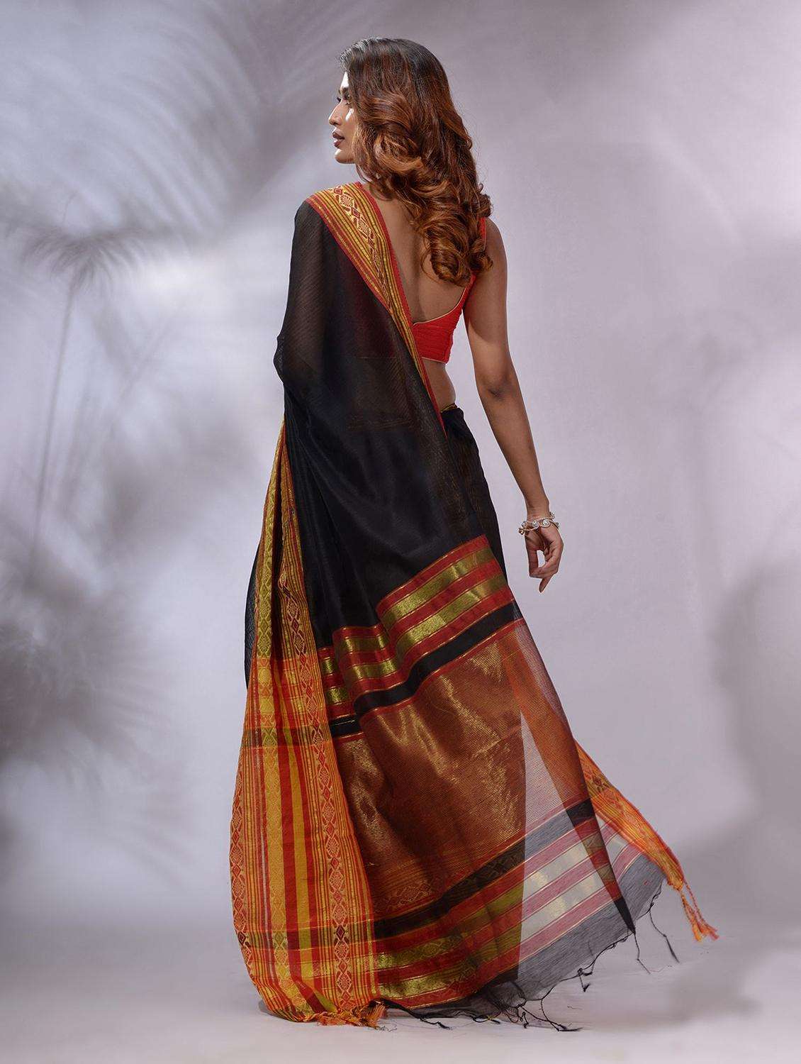 women solid with bordered handloom saree with blouse - 22043789 -  Standard Image - 1