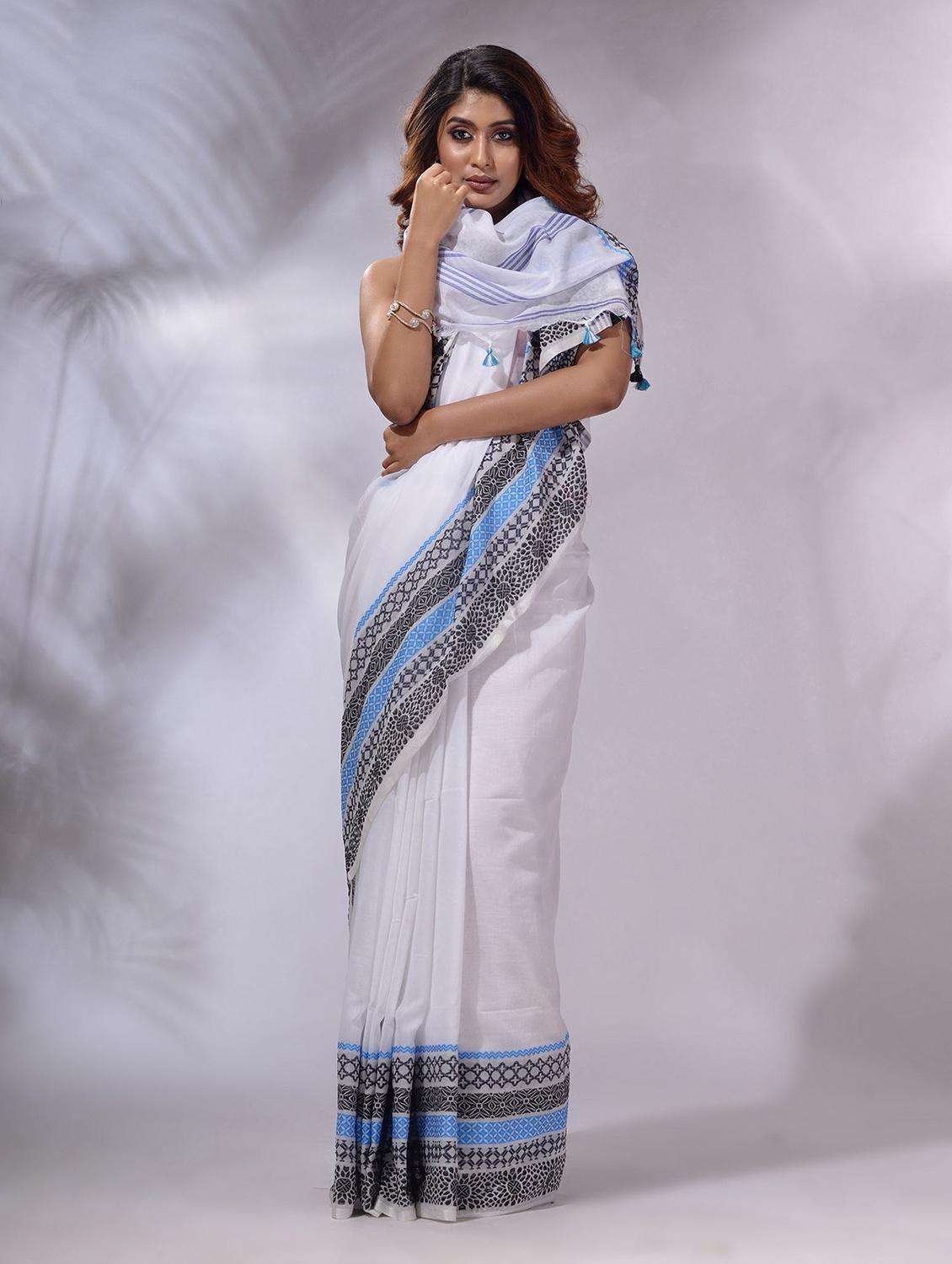 women solid with bordered handloom saree with blouse - 22043832 - Zoom Image - 0
