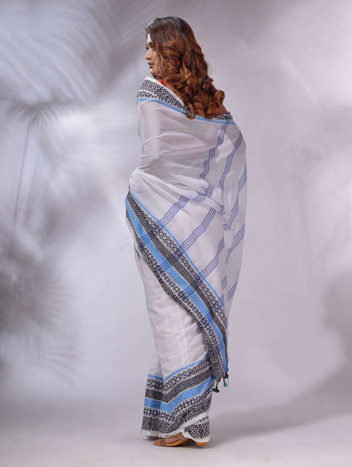 women solid with bordered handloom saree with blouse - 22043832 - Standard Image - 1