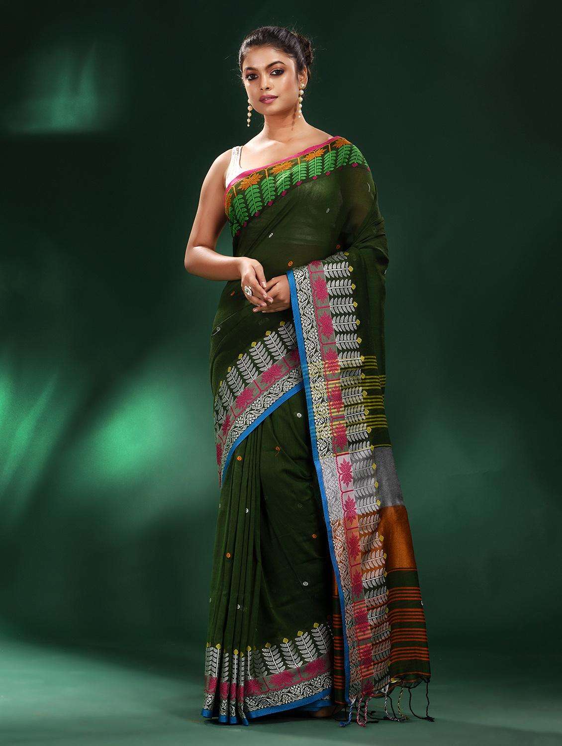 women self design handloom saree with blouse