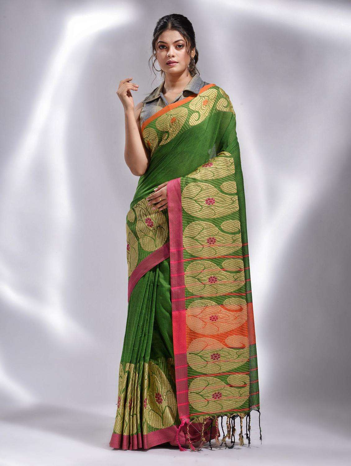 women solid with bordered saree with blouse