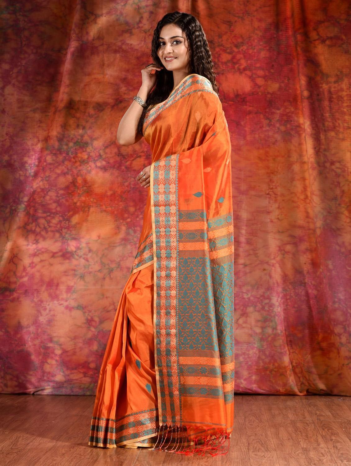 women self design handloom saree with blouse - 22043978 - Standard Image - 1