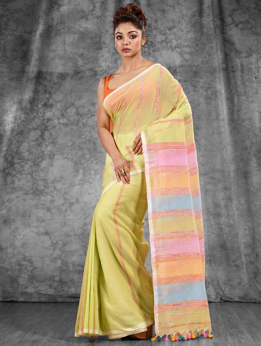 women self design handloom saree with blouse