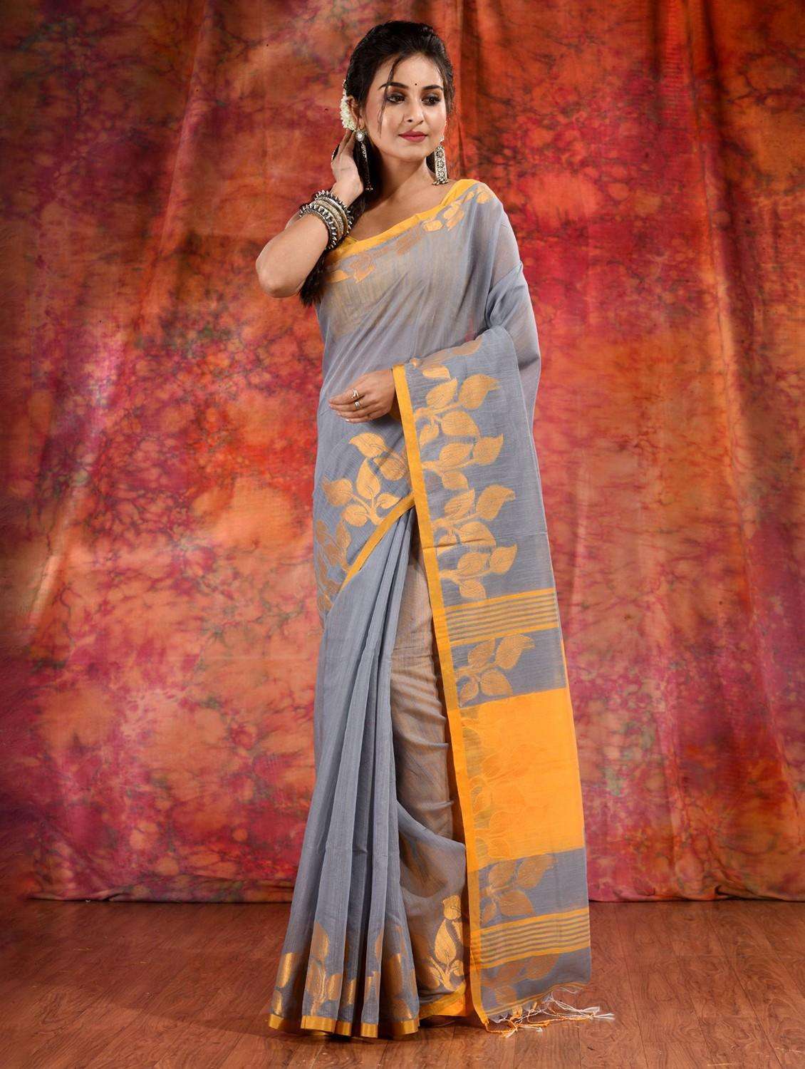 women self design handloom saree with blouse