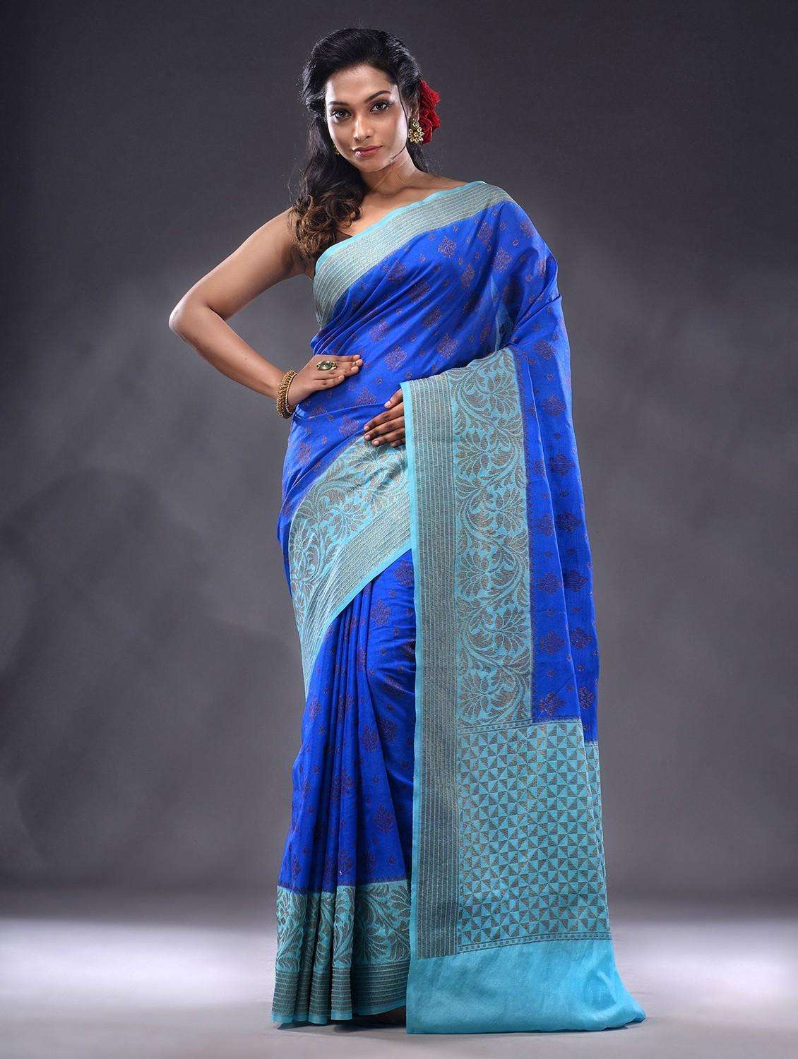 women self design bordered saree with blouse