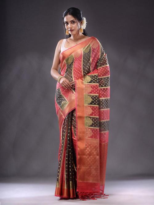 women self design handloom saree with blouse - 22044091 - Standard Image - 0