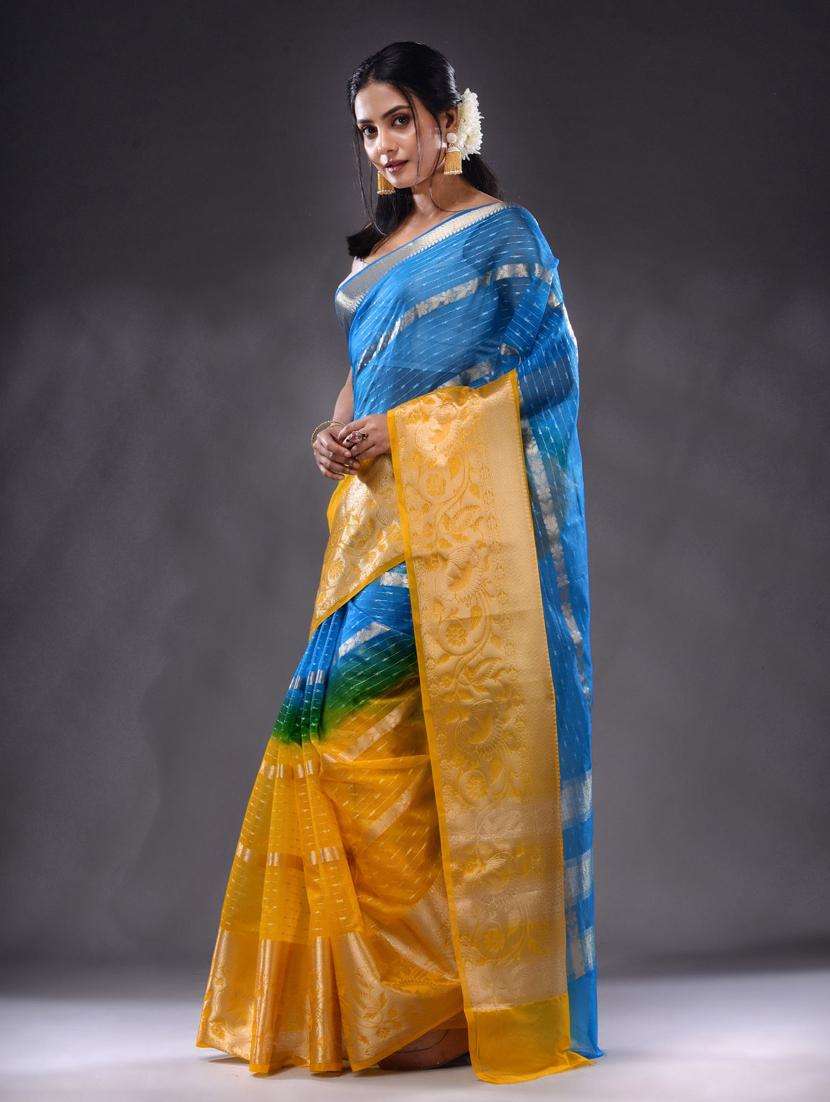 women self design bordered saree with blouse - 22044096 - Standard Image - 1