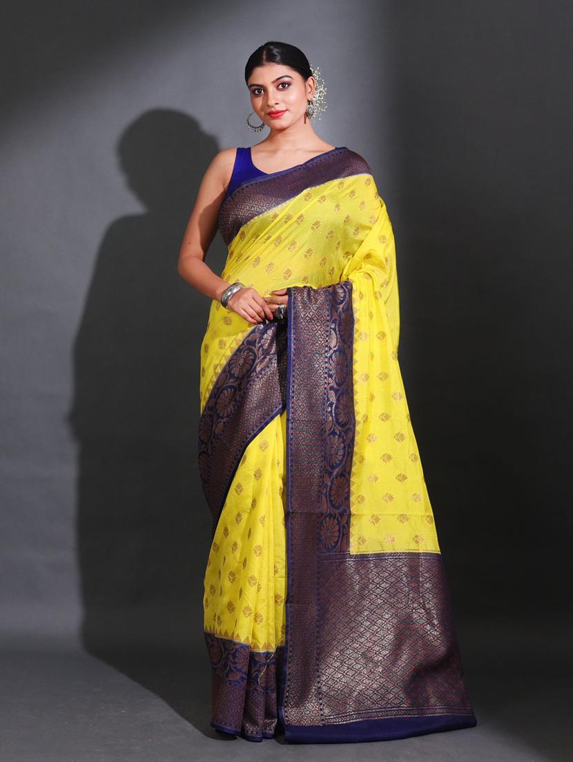 women self design bordered saree with blouse - 22044174 - Zoom Image - 0