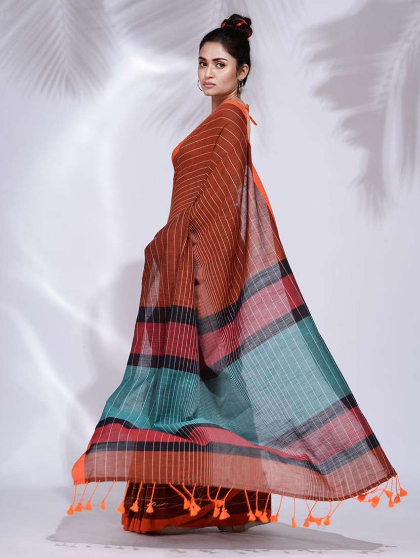 women striped handloom saree with blouse - 22045694 -  Standard Image - 1