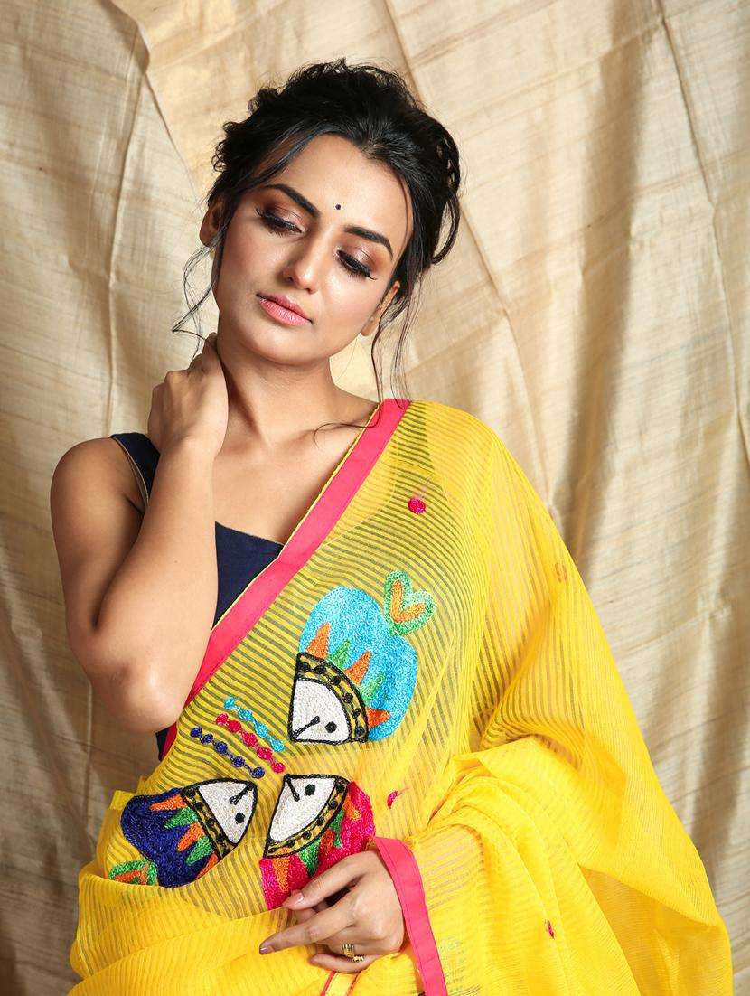 women self design handloom saree with blouse - 22045749 - Standard Image - 1