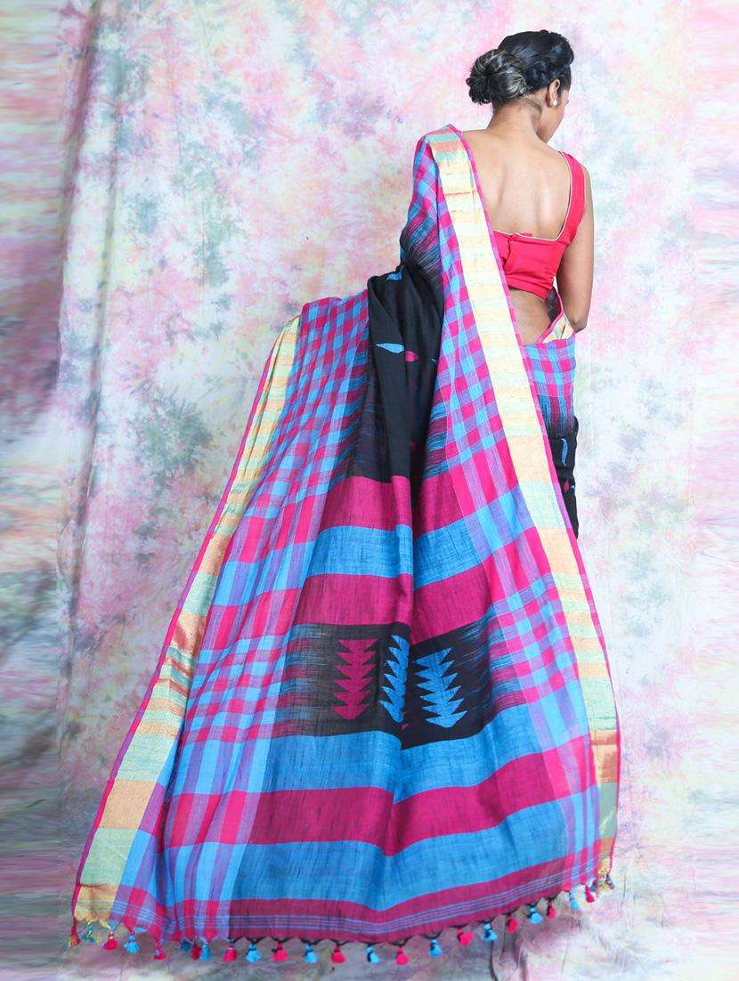 women checkered handloom saree with blouse - 22045758 -  Standard Image - 1